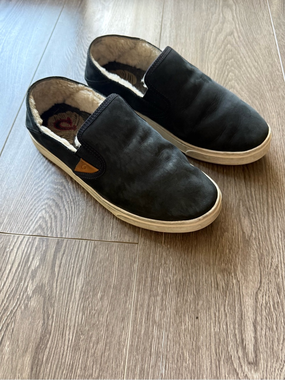 OluKai Pehuea Heu slip on size 8